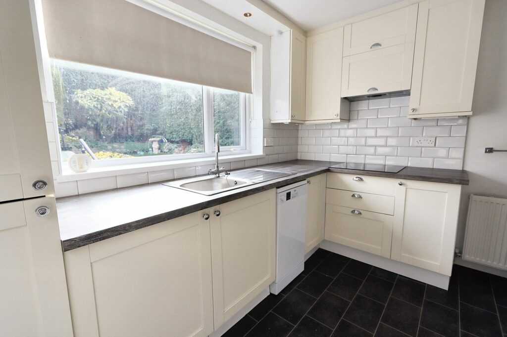 Hawthorn Avenue, Brookhouse, LA2