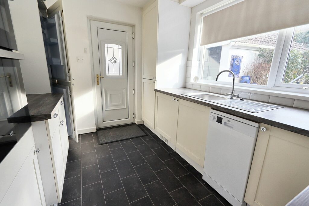 Hawthorn Avenue, Brookhouse, LA2