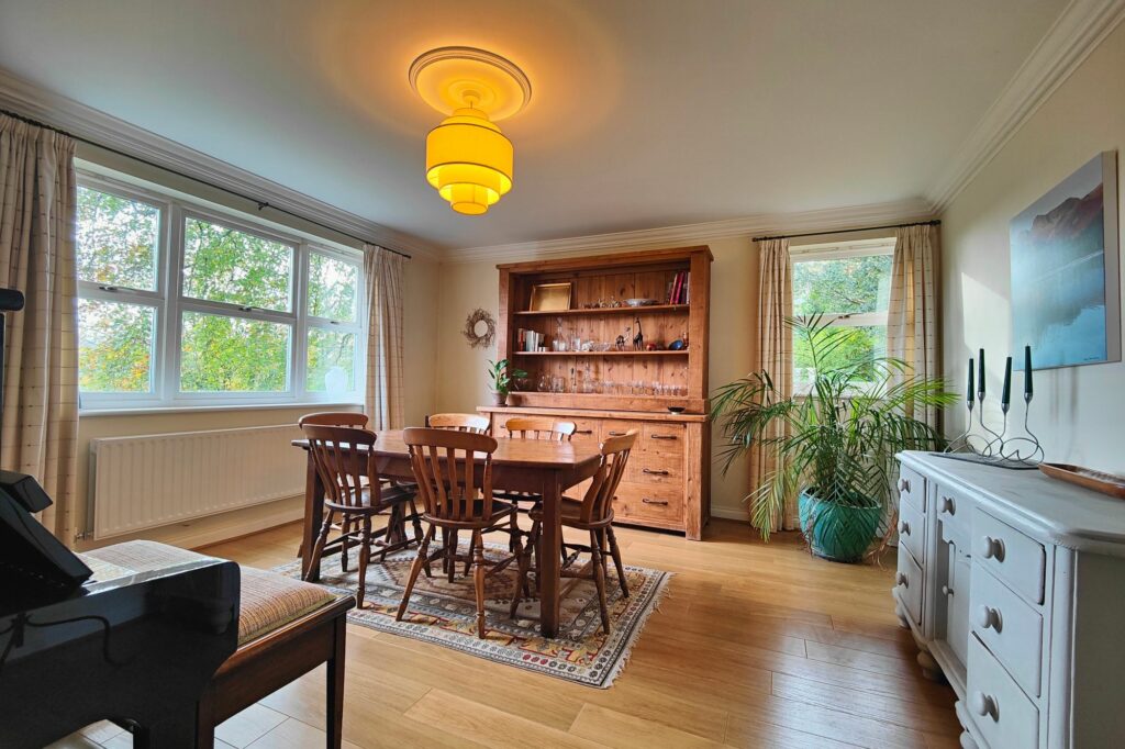 Redwood Heights, Lancaster, LA1