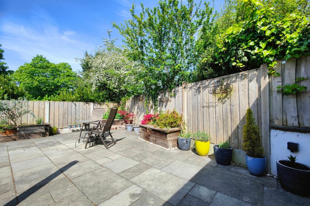 Bay Horse Drive, Lancaster, LA1