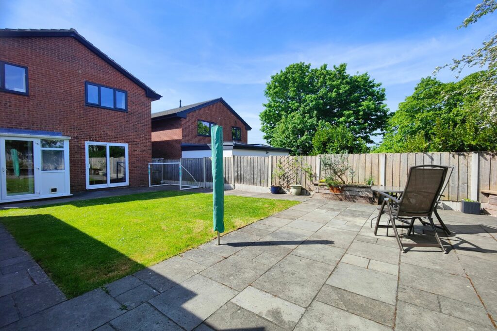 Bay Horse Drive, Lancaster, LA1