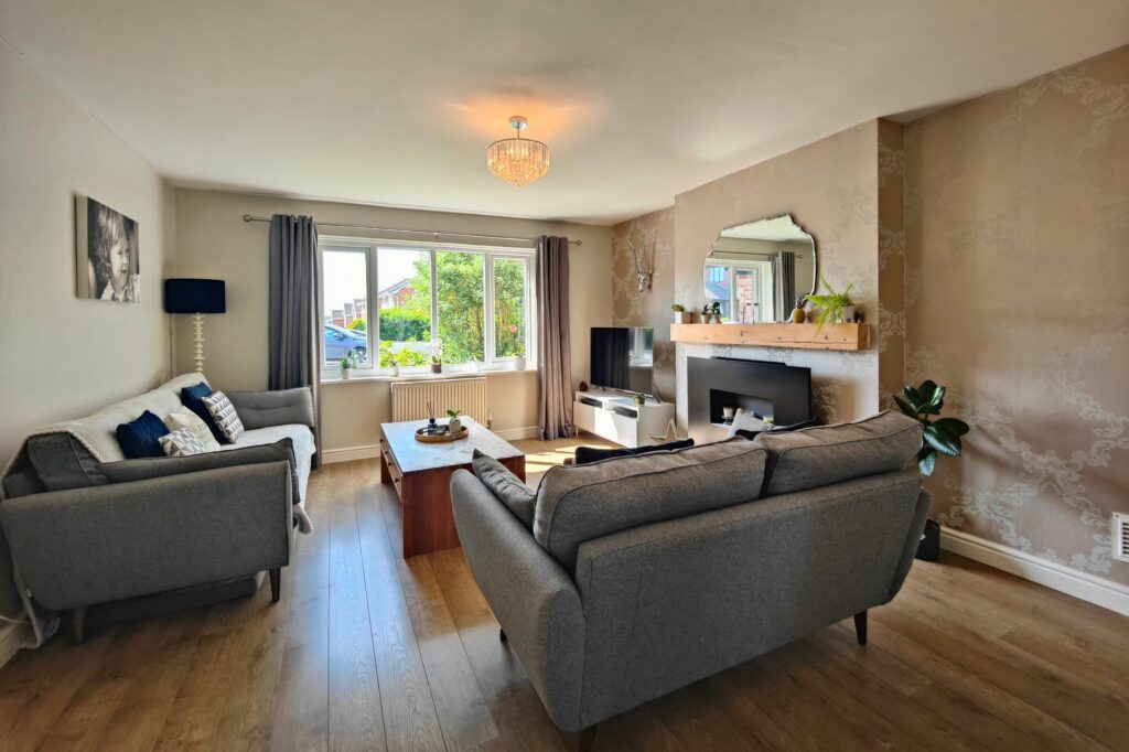 Bay Horse Drive, Lancaster, LA1