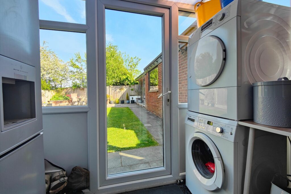 Bay Horse Drive, Lancaster, LA1