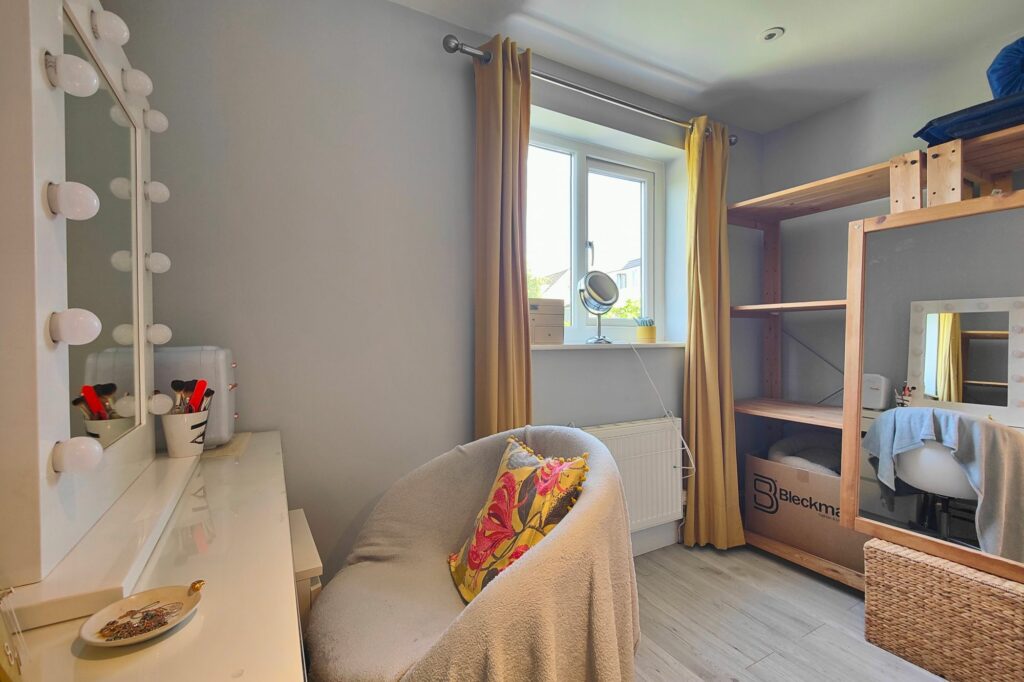 Bay Horse Drive, Lancaster, LA1