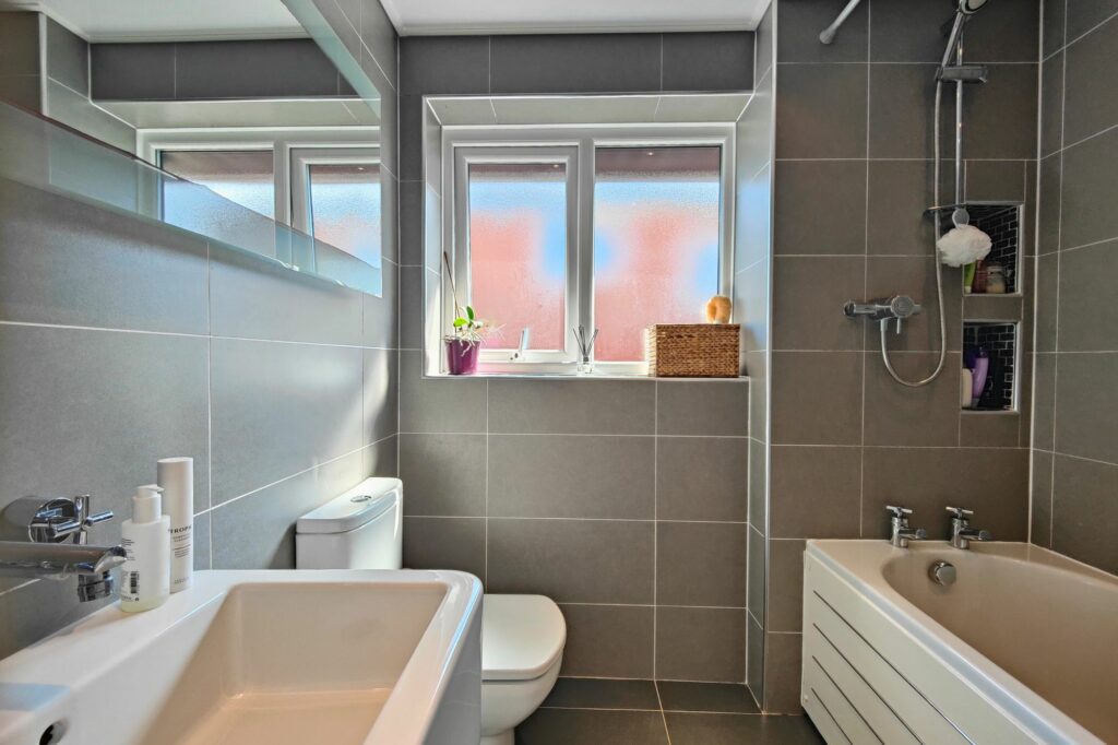 Bay Horse Drive, Lancaster, LA1