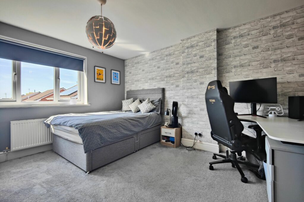 Bay Horse Drive, Lancaster, LA1